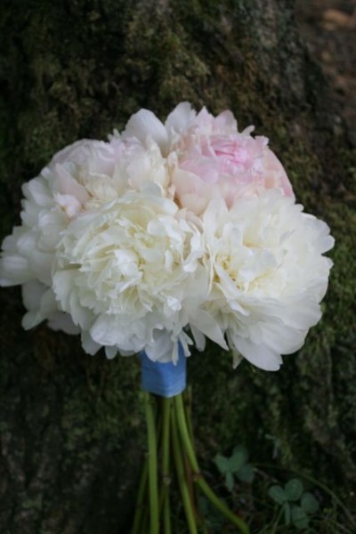 Pink and white peony bouquets