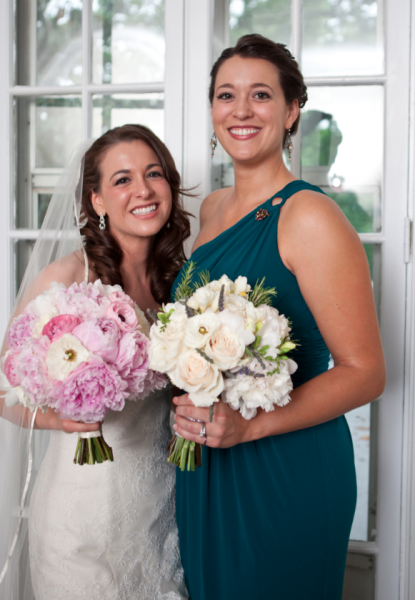 Bride and Maid of honor bouquets at Woodend