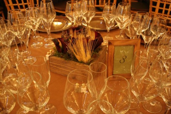 Low centerpieces with reclaimed wood